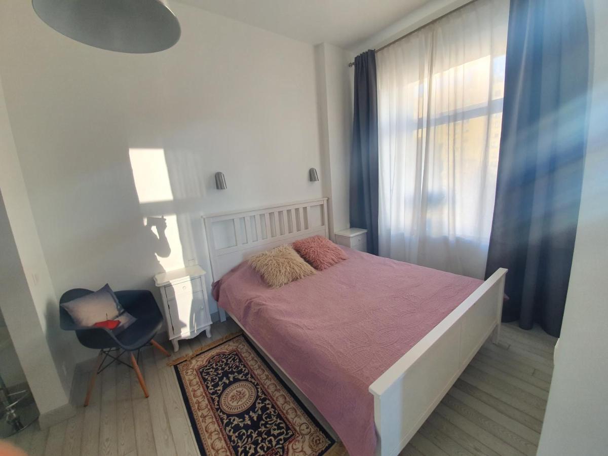 Vilnius Apartment With Stained Glass Экстерьер фото