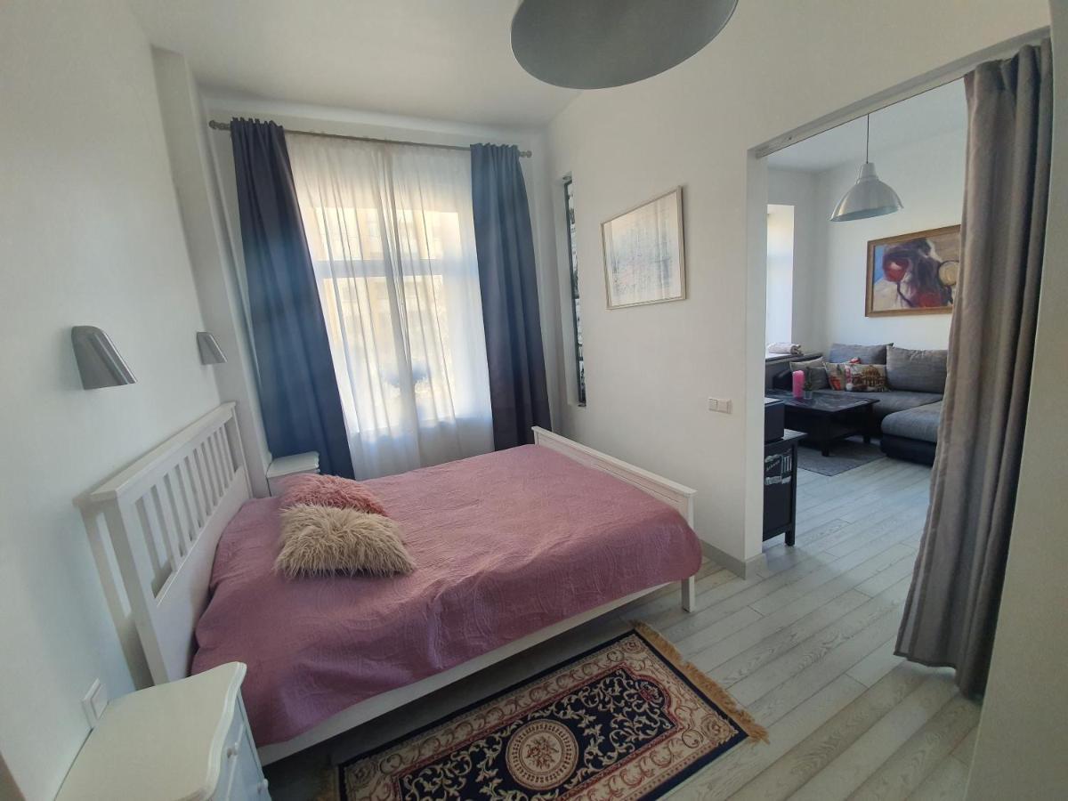 Vilnius Apartment With Stained Glass Экстерьер фото
