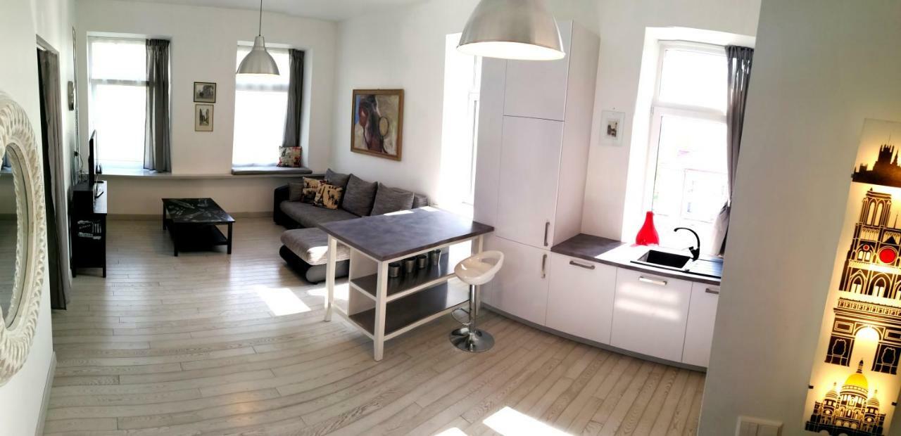 Vilnius Apartment With Stained Glass Экстерьер фото