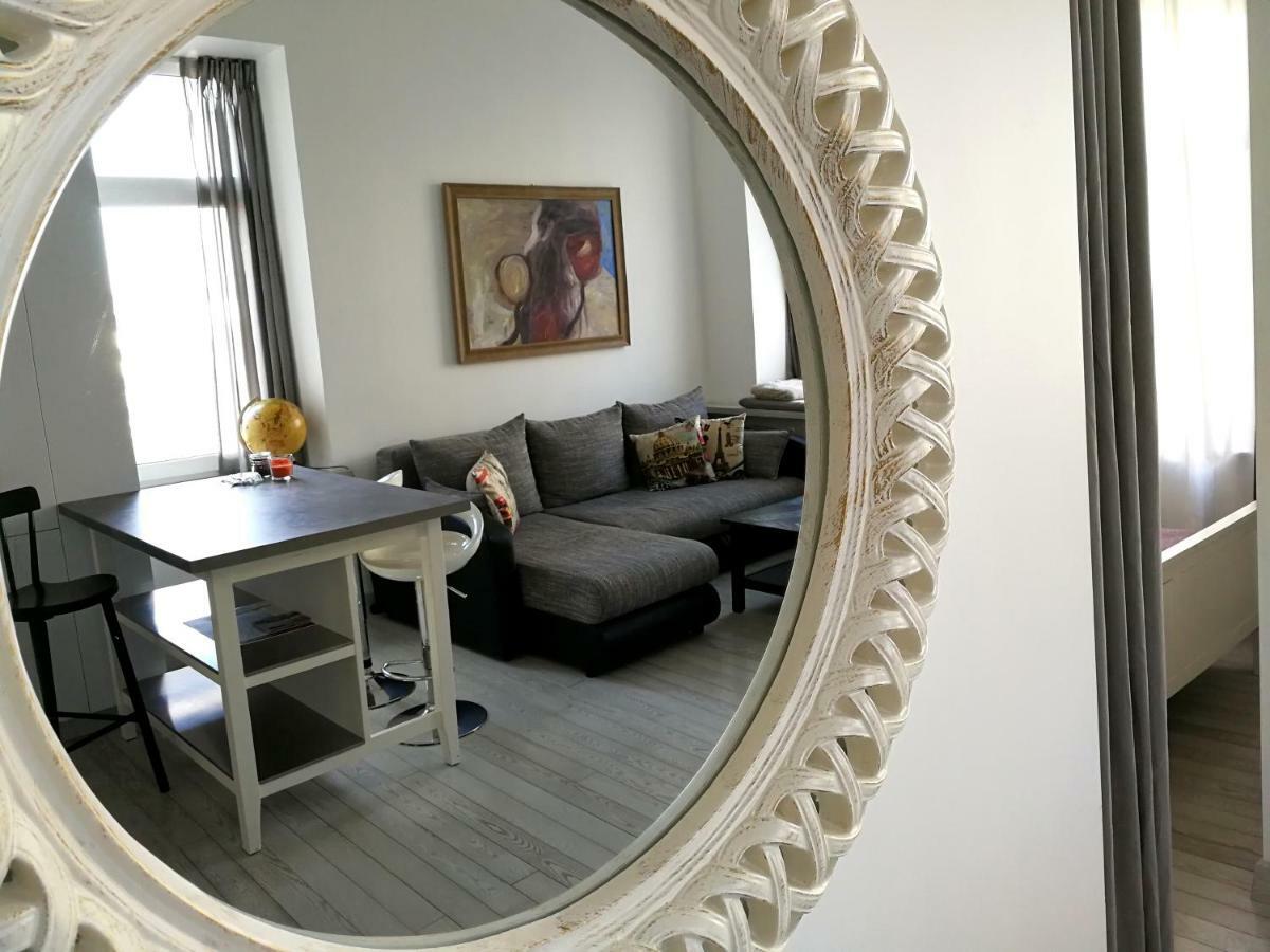 Vilnius Apartment With Stained Glass Экстерьер фото